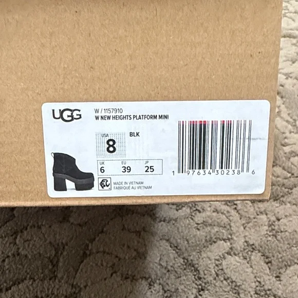 UGG Platform Boots - Picture 9 of 9